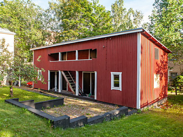 Rinteen talon piharakennus